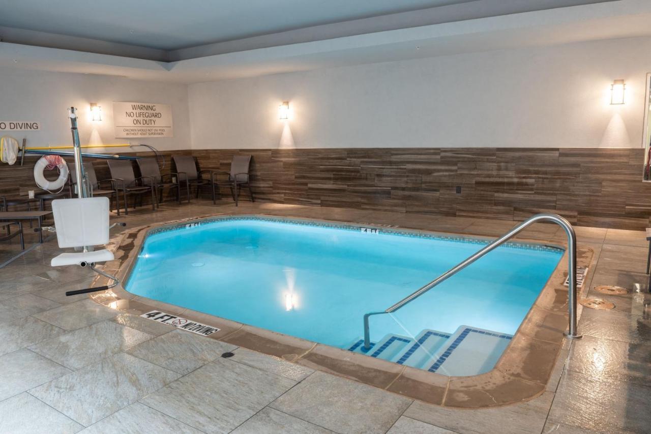 Fairfield Inn & Suites Дентън Екстериор снимка