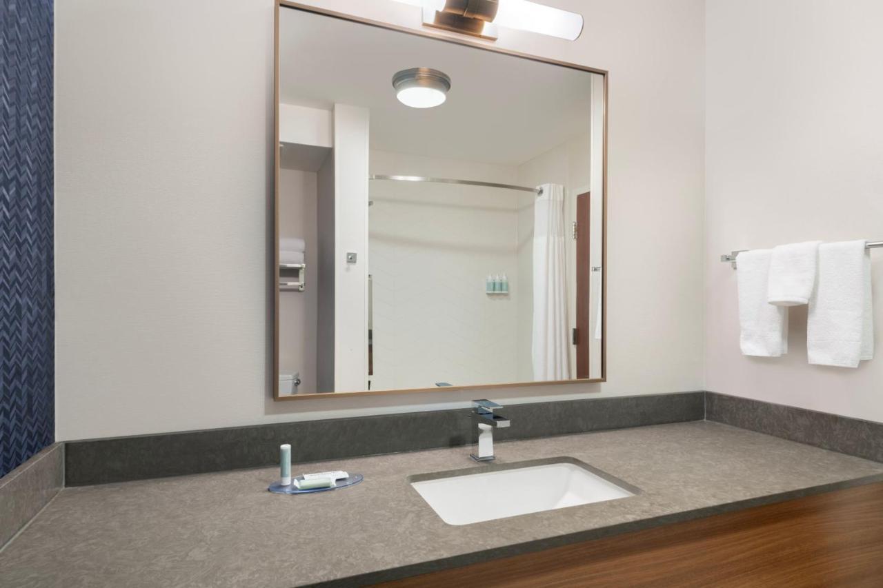 Fairfield Inn & Suites Дентън Екстериор снимка