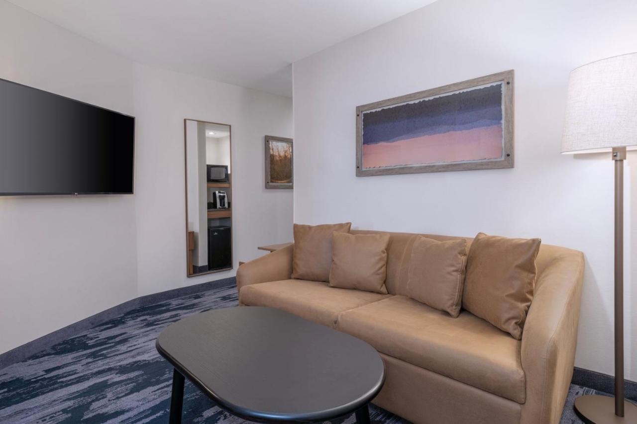 Fairfield Inn & Suites Дентън Екстериор снимка
