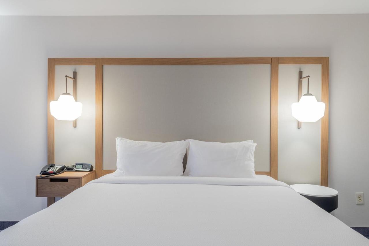 Fairfield Inn & Suites Дентън Екстериор снимка