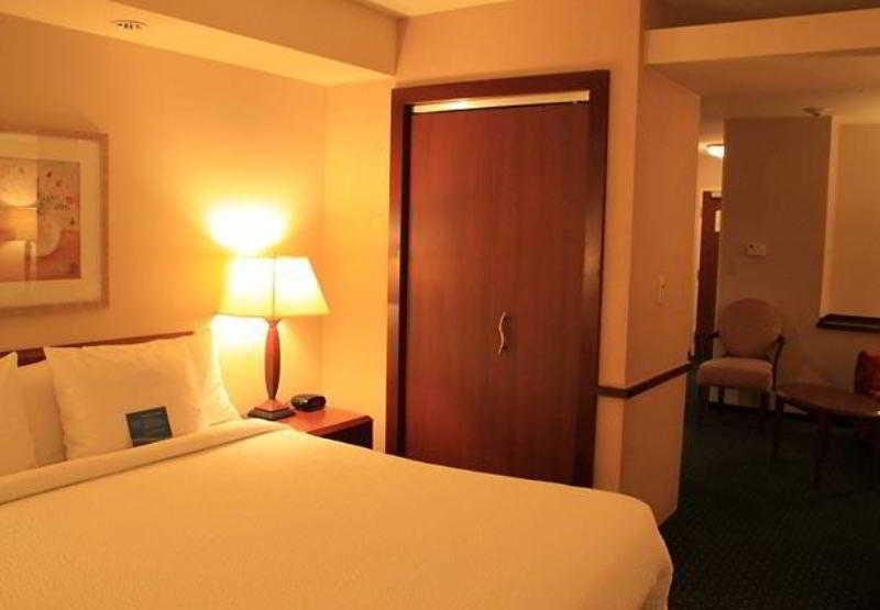 Fairfield Inn & Suites Дентън Екстериор снимка