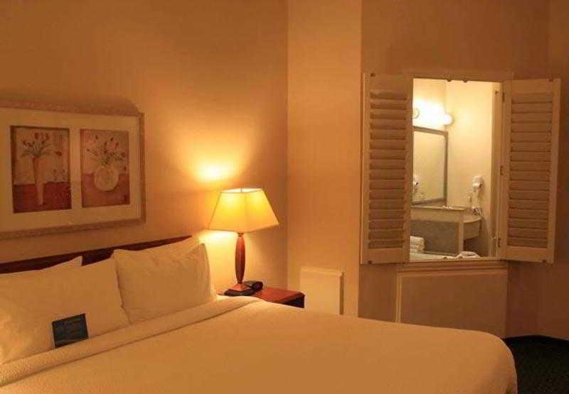 Fairfield Inn & Suites Дентън Екстериор снимка