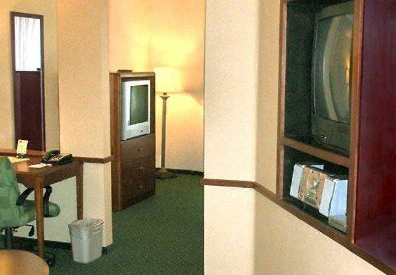 Fairfield Inn & Suites Дентън Екстериор снимка