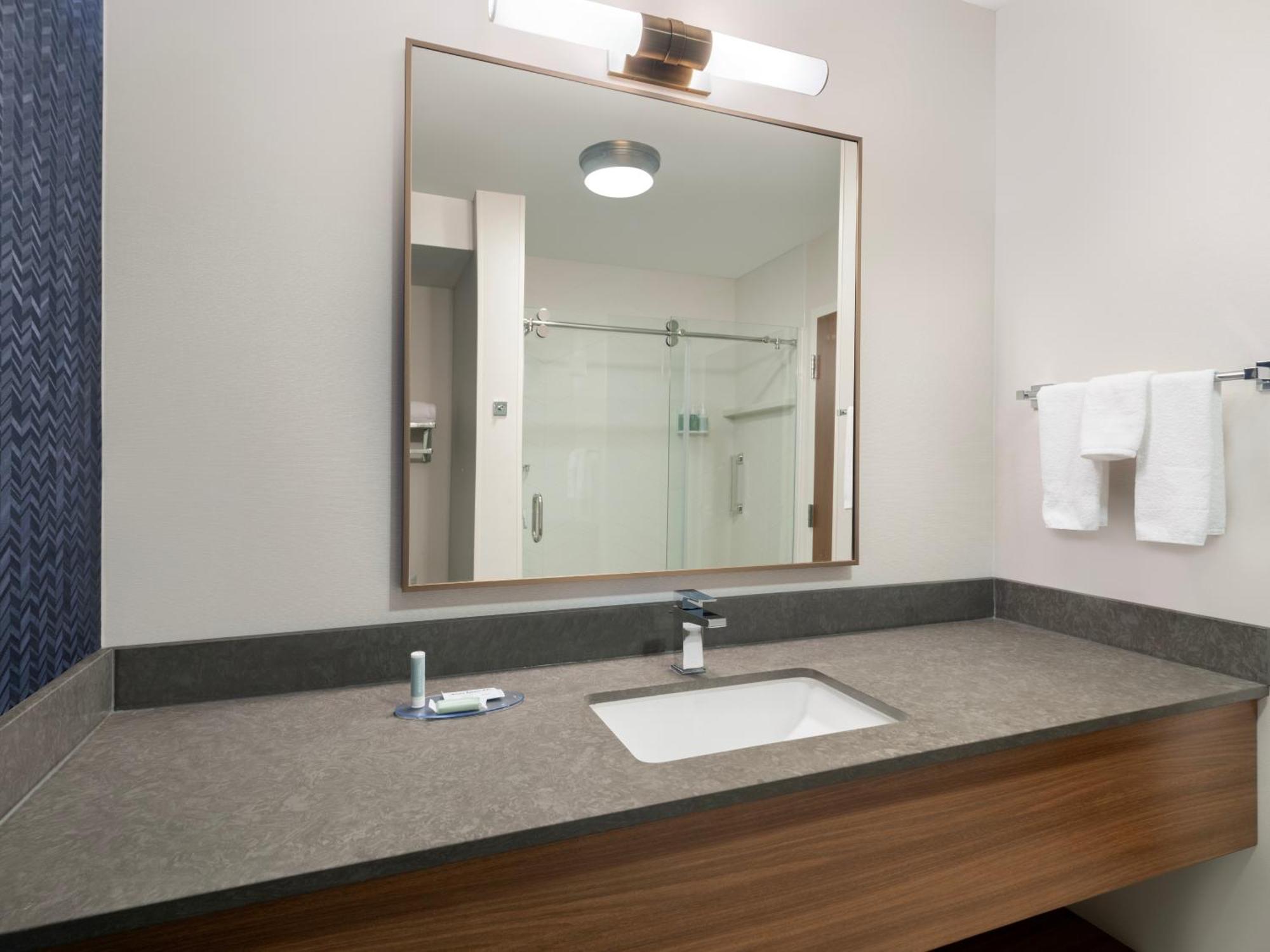 Fairfield Inn & Suites Дентън Екстериор снимка