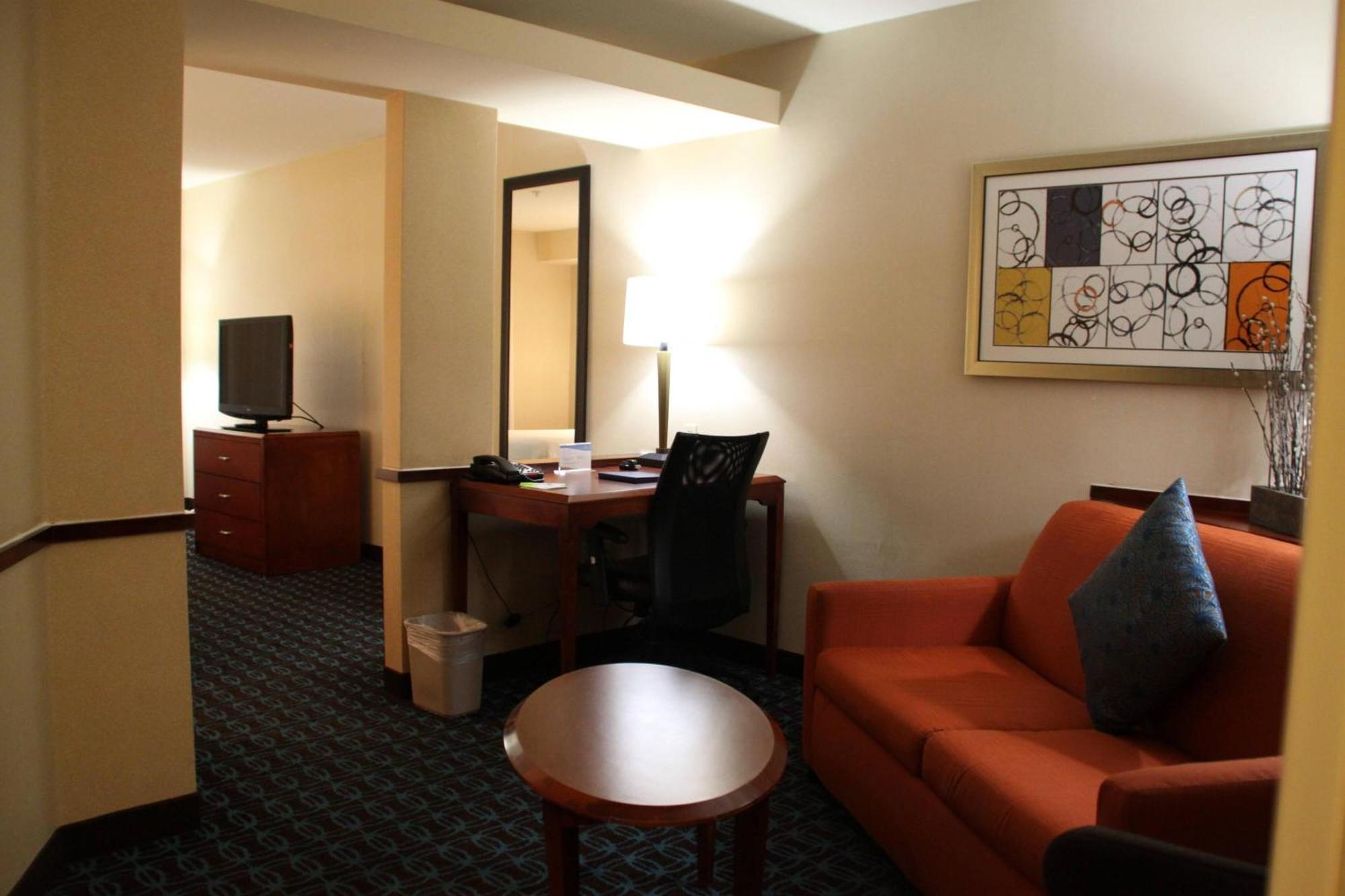 Fairfield Inn & Suites Дентън Екстериор снимка