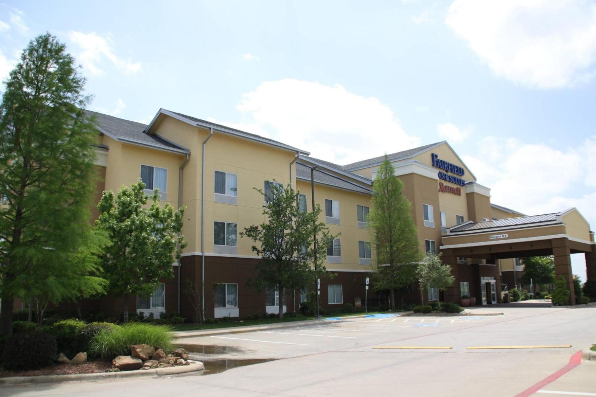 Fairfield Inn & Suites Дентън Екстериор снимка
