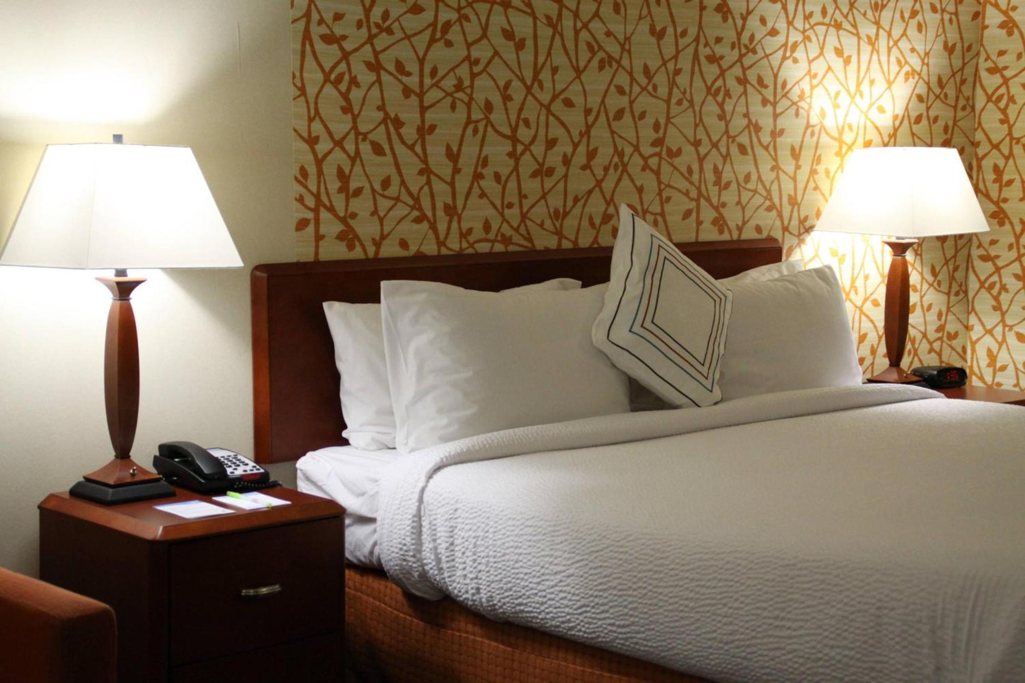 Fairfield Inn & Suites Дентън Екстериор снимка